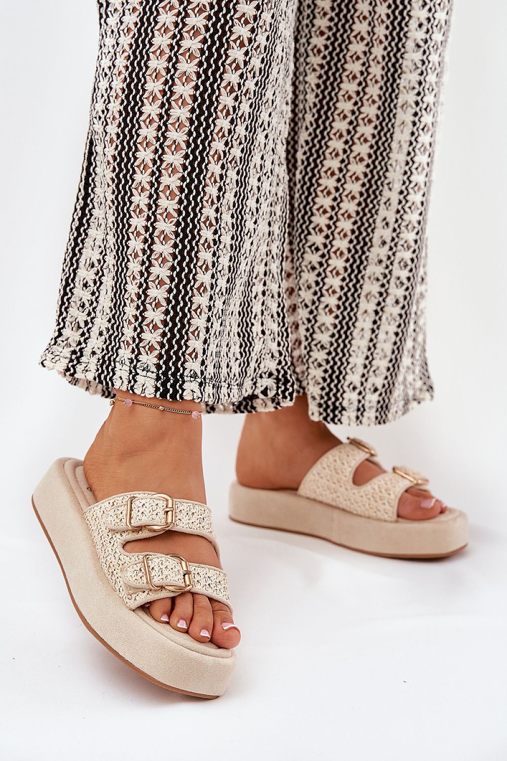 slippers model 209948 Step in style